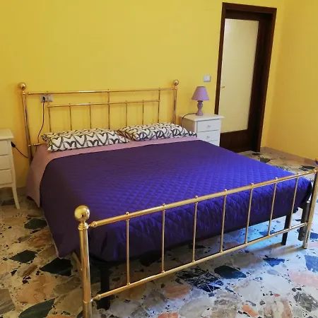 La Fragola Viola Apartment *